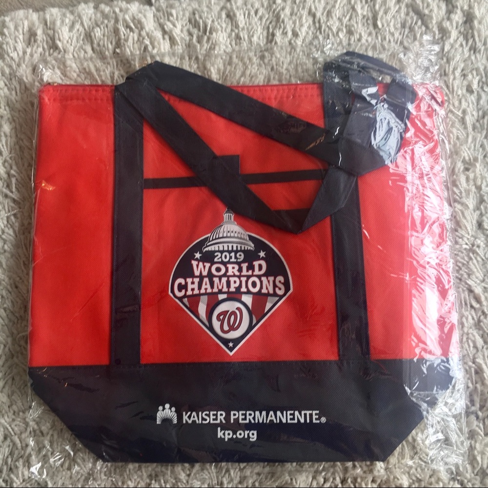 NWOT MLB Washington Nationals Red, Navy Blue and White Cooler Bag with Zipper - Picture 2 of 4